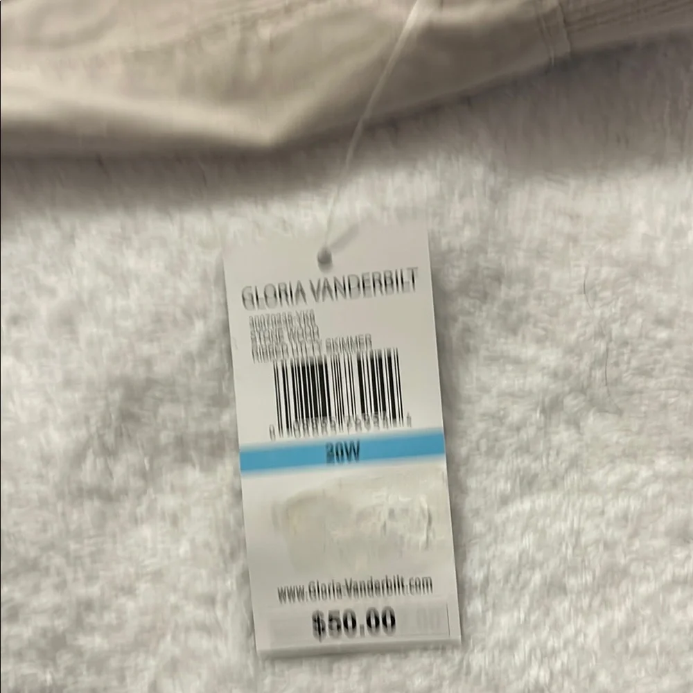 Gloria Vanderbilt Beige Women's Bermuda Shorts